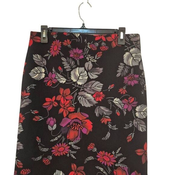 Philosophy Women's Black & Red Poly/Spandex Floral Straight Pencil Skirt - Picture 6 of 7